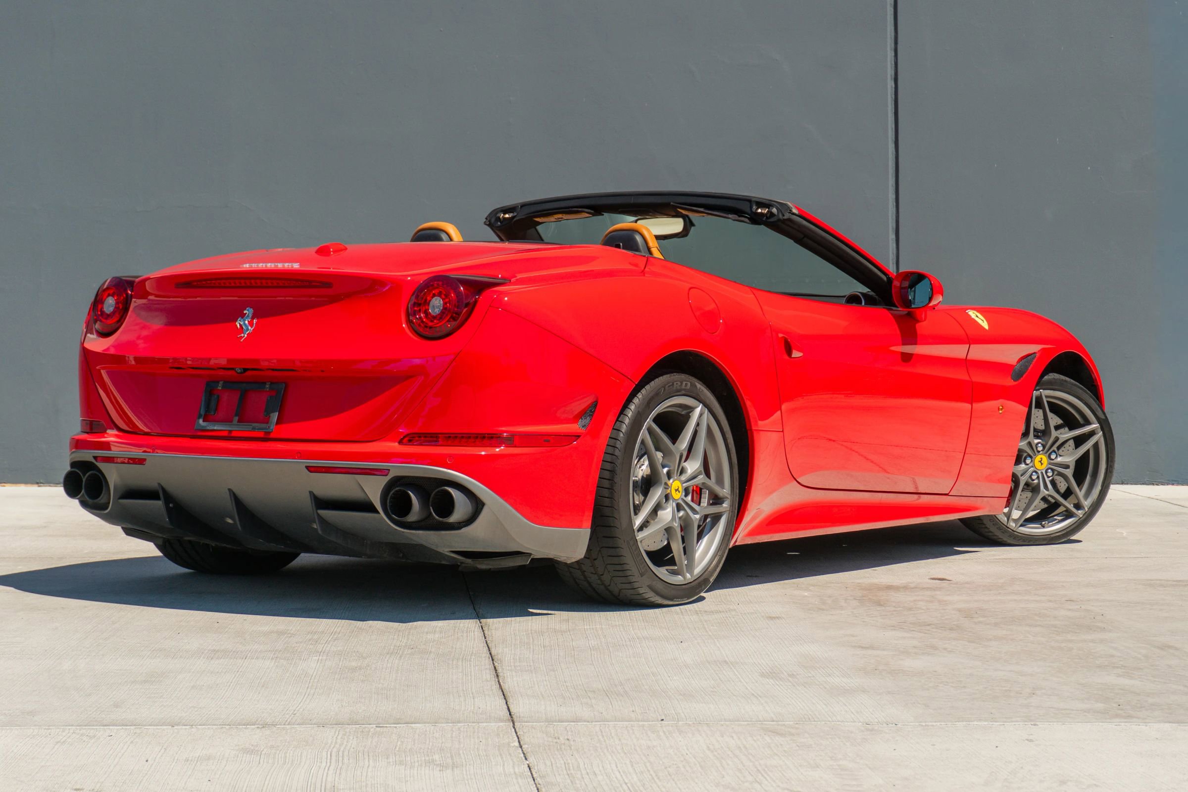 Used 2017 Ferrari California T image 8