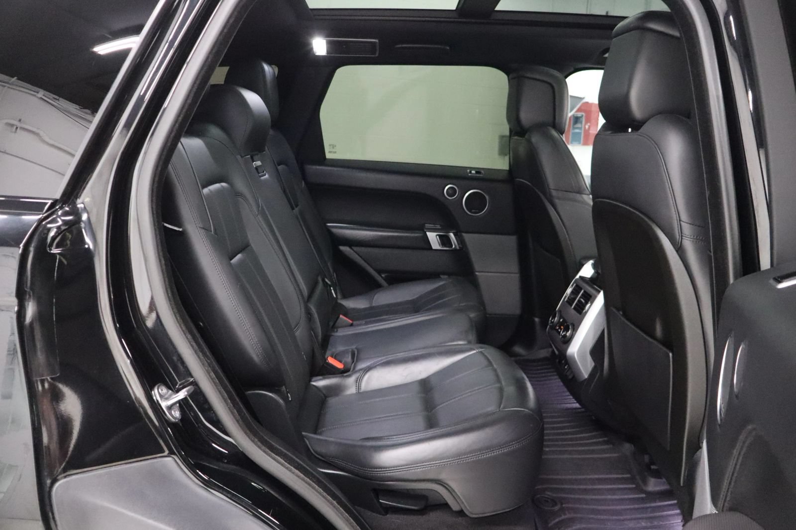 Used 2019 Land Rover Range Rover Sport HSE AWD/4WD image 22