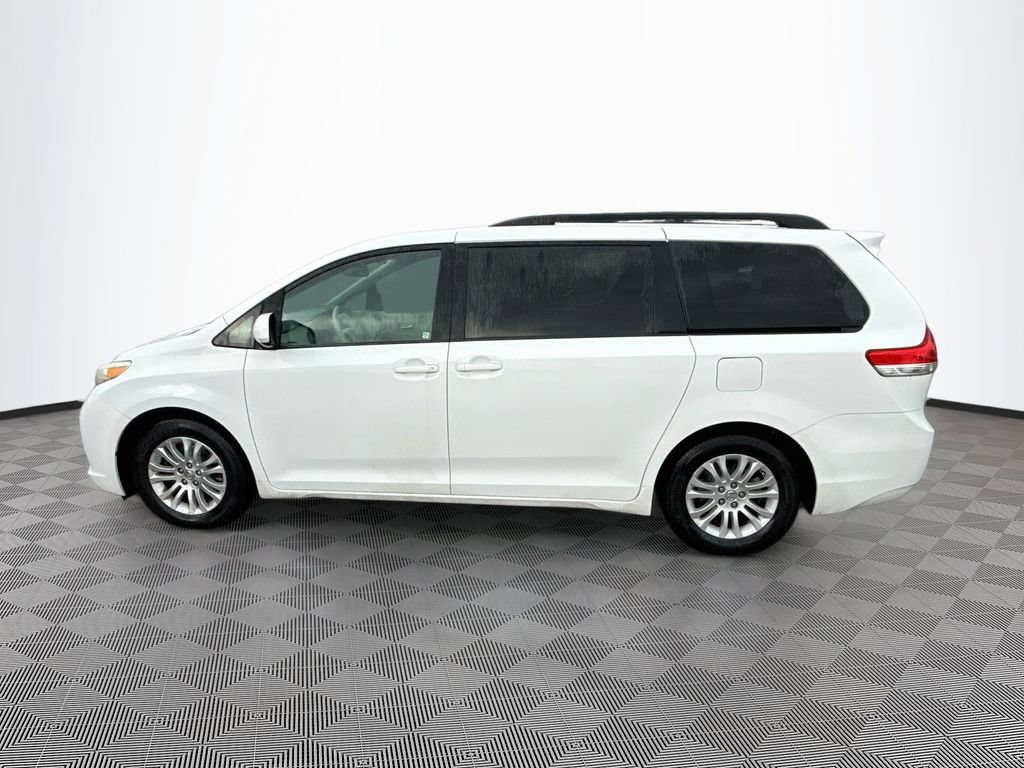 Used 2014 Toyota Sienna XLE FWD image 8