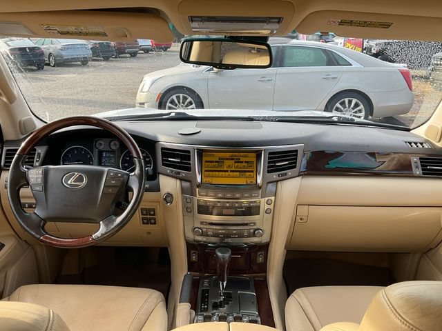 Used 2011 Lexus LX 570 4WD w/ Luxury Pkg image 17