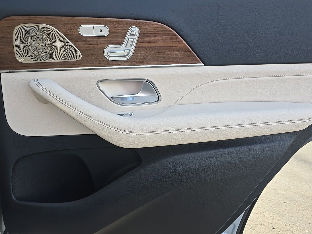 New 2026 Mercedes-Benz GLS 450 4MATIC image 37
