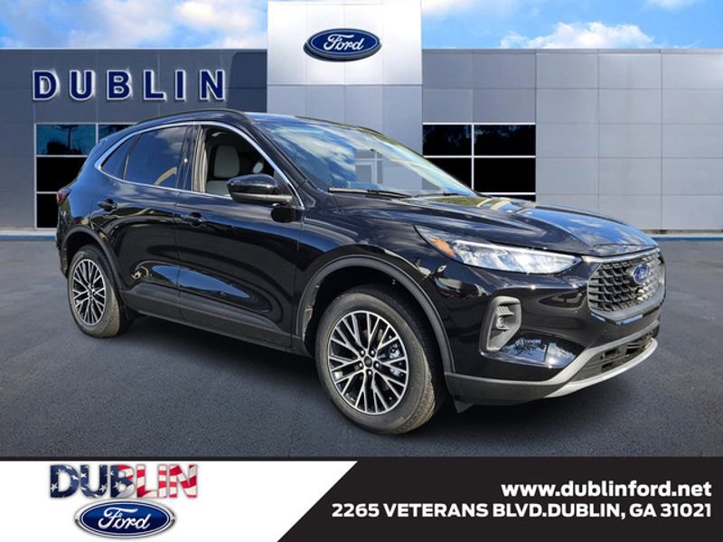 New 2025 Ford Escape SE