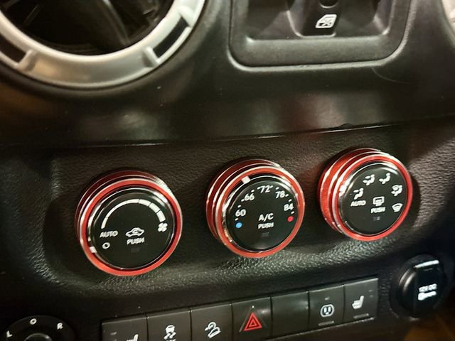 Used 2017 Jeep Wrangler Unlimited Rubicon w/ Connectivity Group image 15