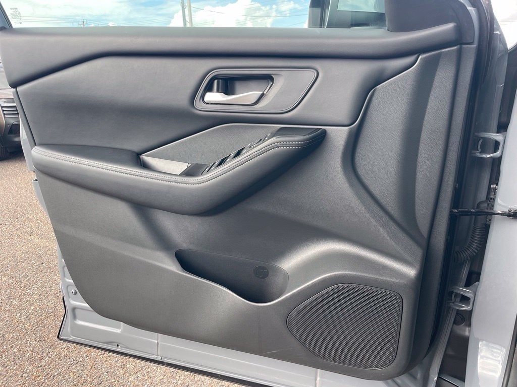 Certified 2026 Nissan Rogue SV FWD image 13