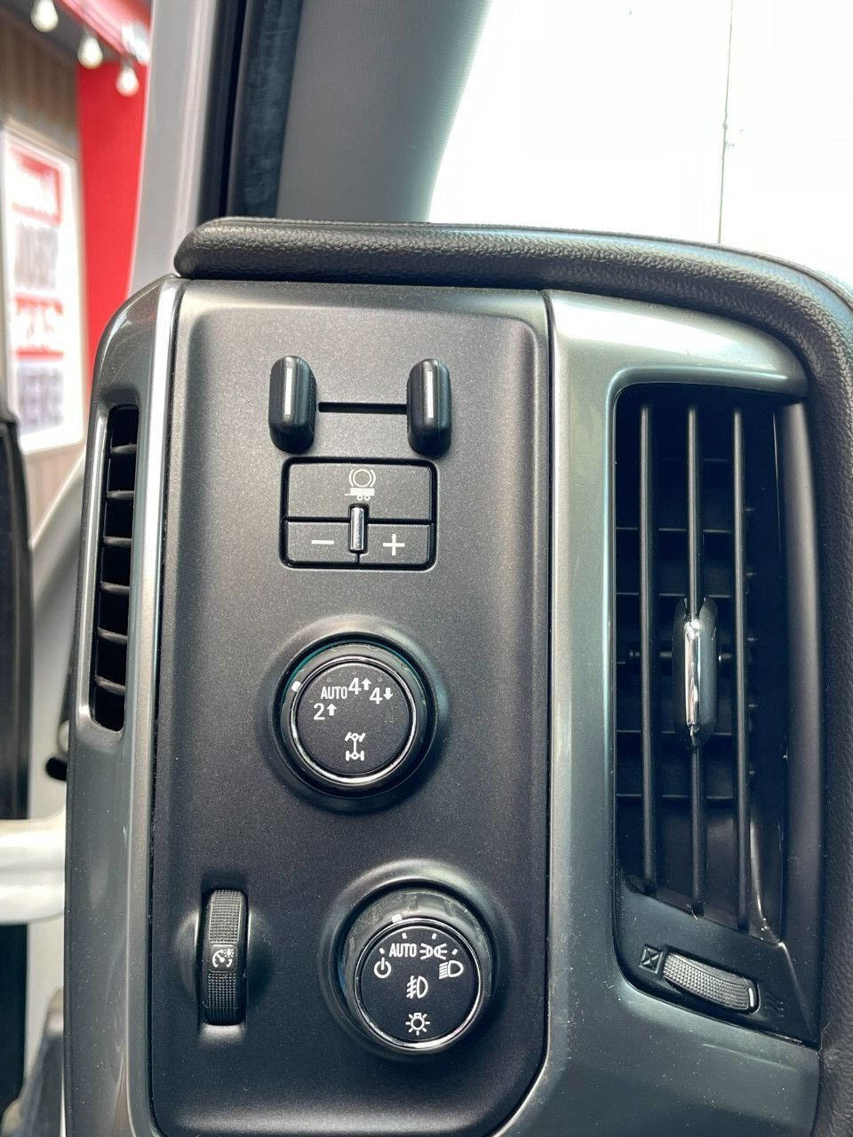 Used 2017 Chevrolet Silverado 1500 LTZ image 7