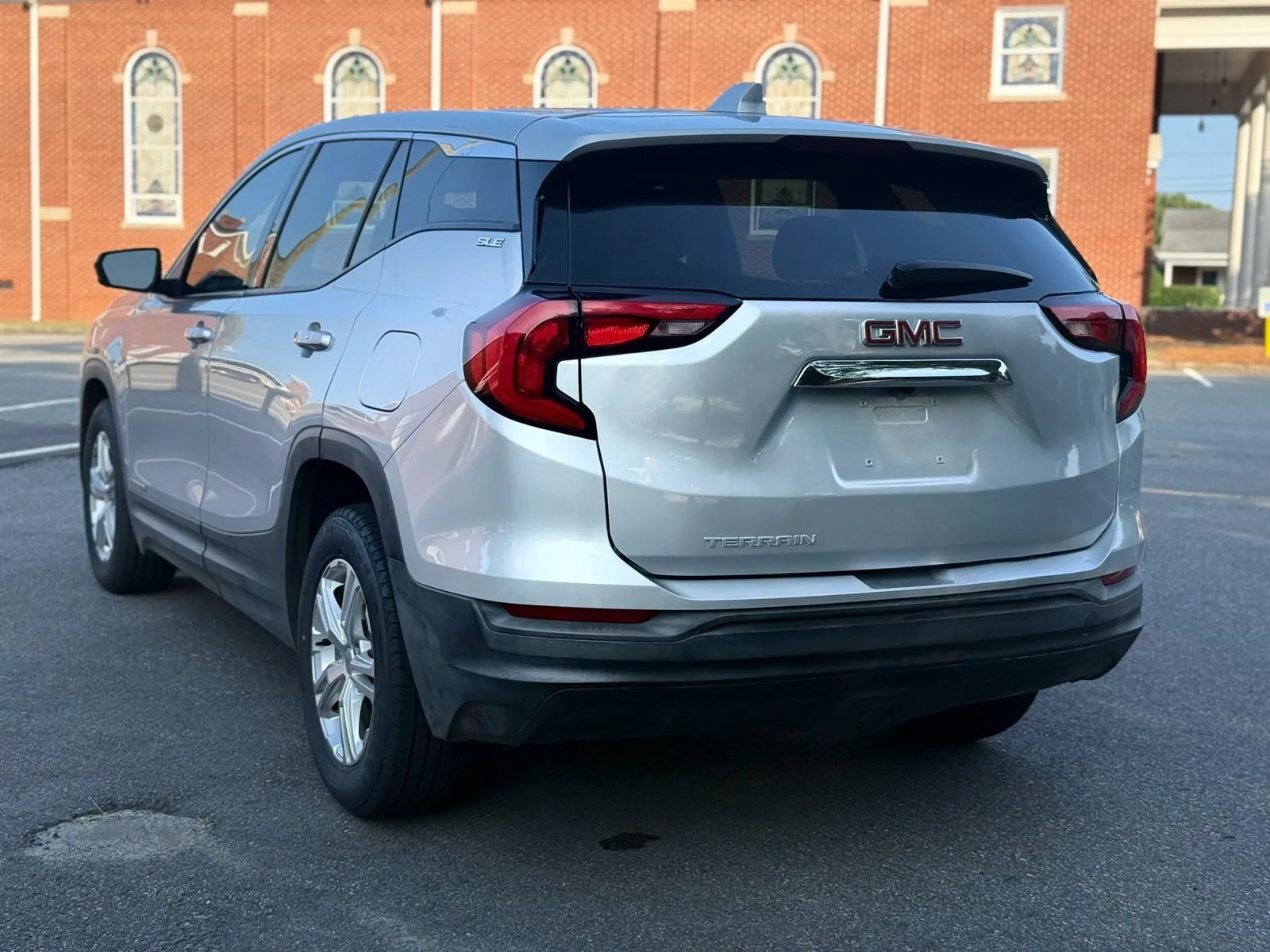 Used 2020 GMC Terrain SLE w/ LPO, Floor Liner Package FWD image 4
