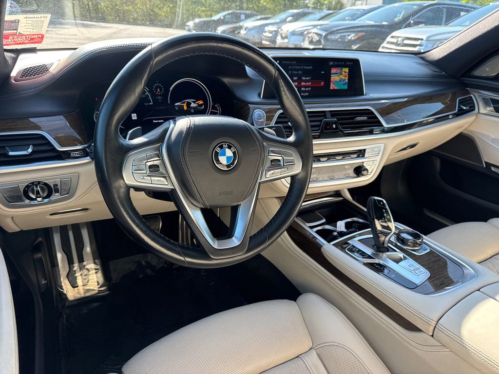 Used 2018 BMW 750i image 22