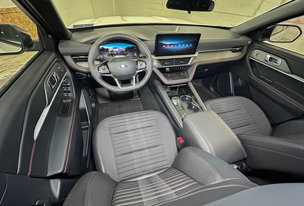 New 2025 Ford Explorer ST-Line w/ ST-Line Street Pack image 9