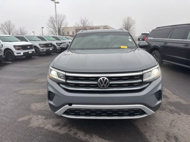 Used 2022 Volkswagen Atlas Cross Sport SE image 2