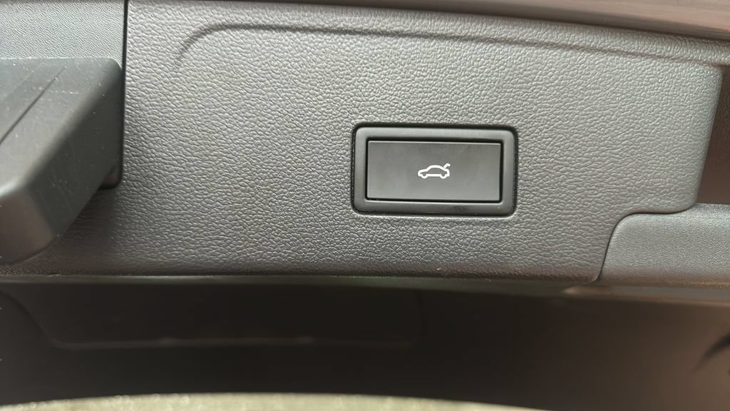 Certified 2026 Volkswagen Atlas Cross Sport SE FWD image 25