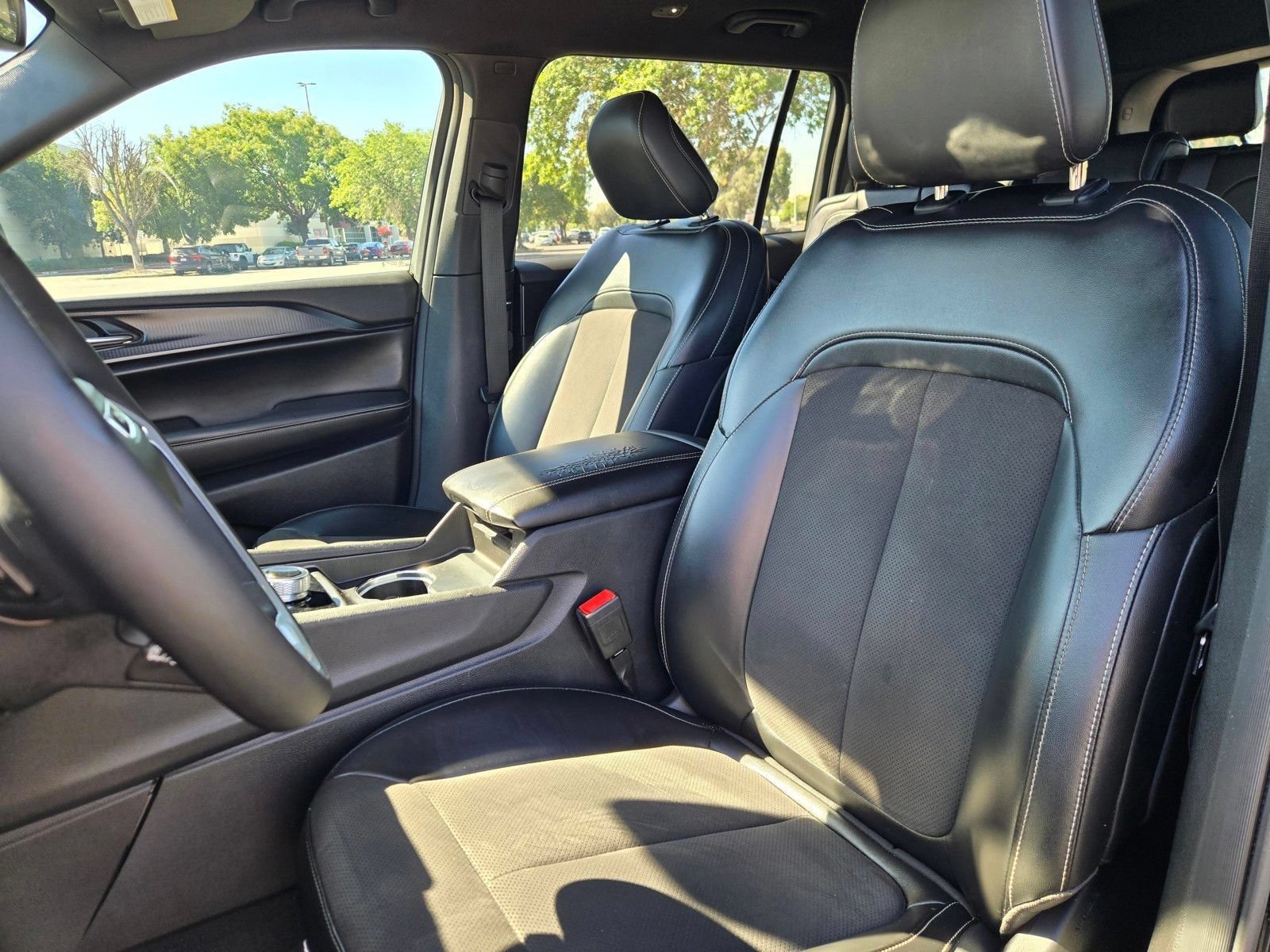 Used 2023 Jeep Grand Cherokee L Laredo AWD/4WD image 17