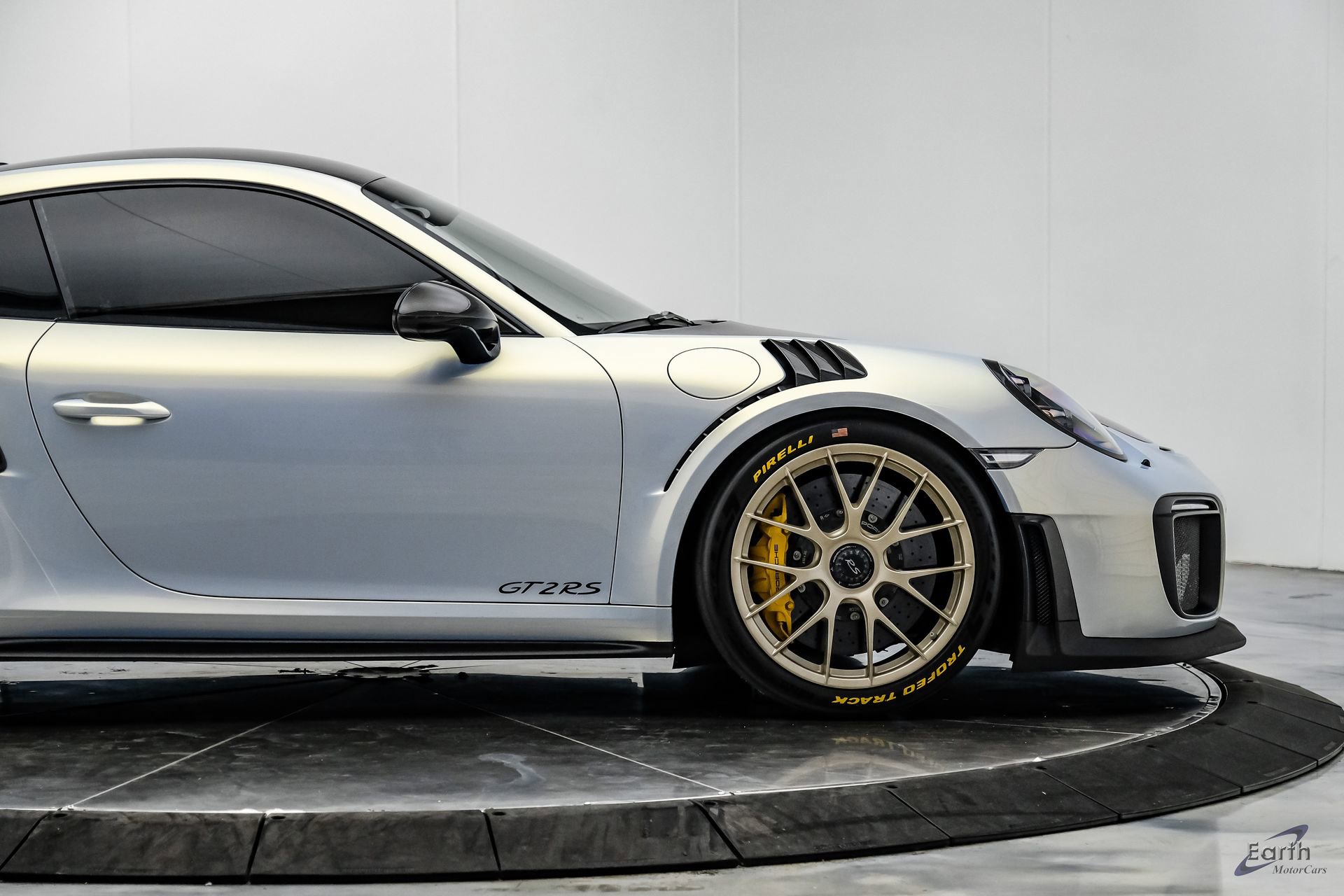 Used 2018 Porsche 911 GT2 RS w/ Weissach Package RWD image 27