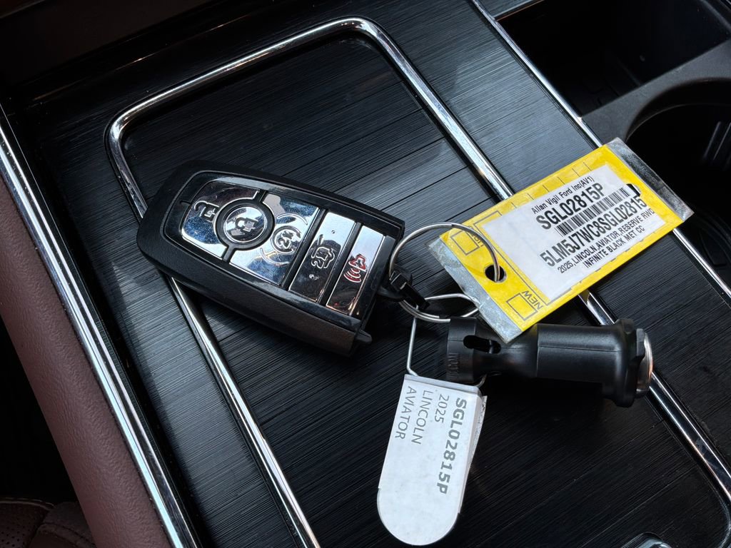 Used 2025 Lincoln Aviator Reserve w/ Illumination Package image 11