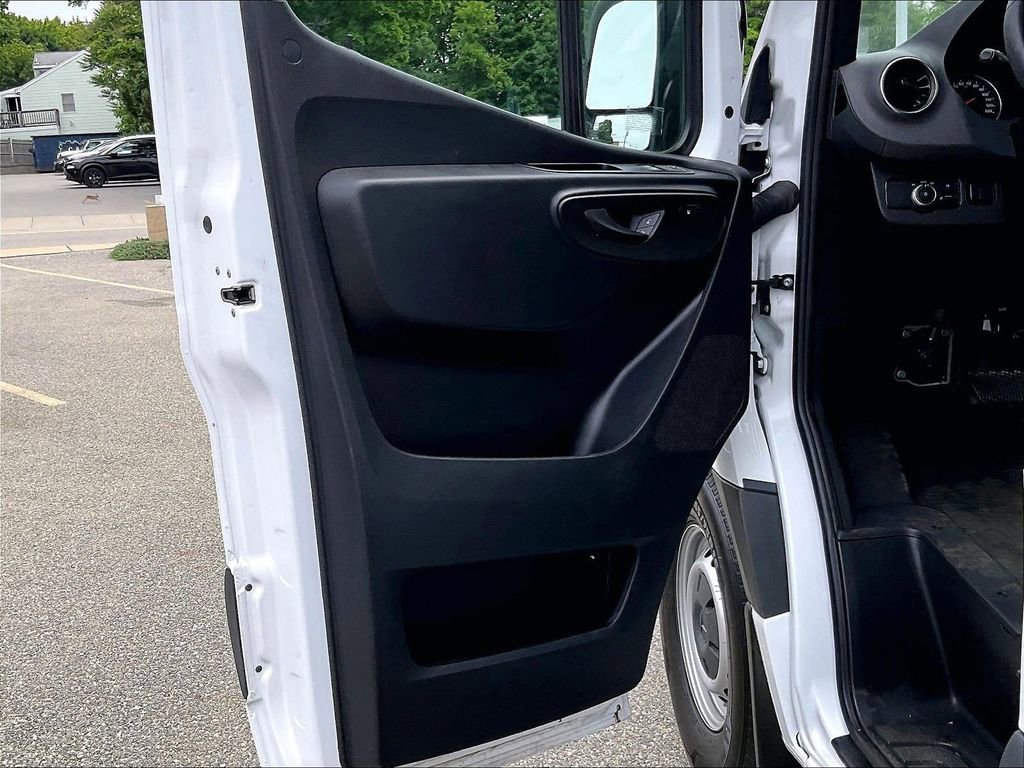 Used 2025 Mercedes-Benz Sprinter 2500 image 9