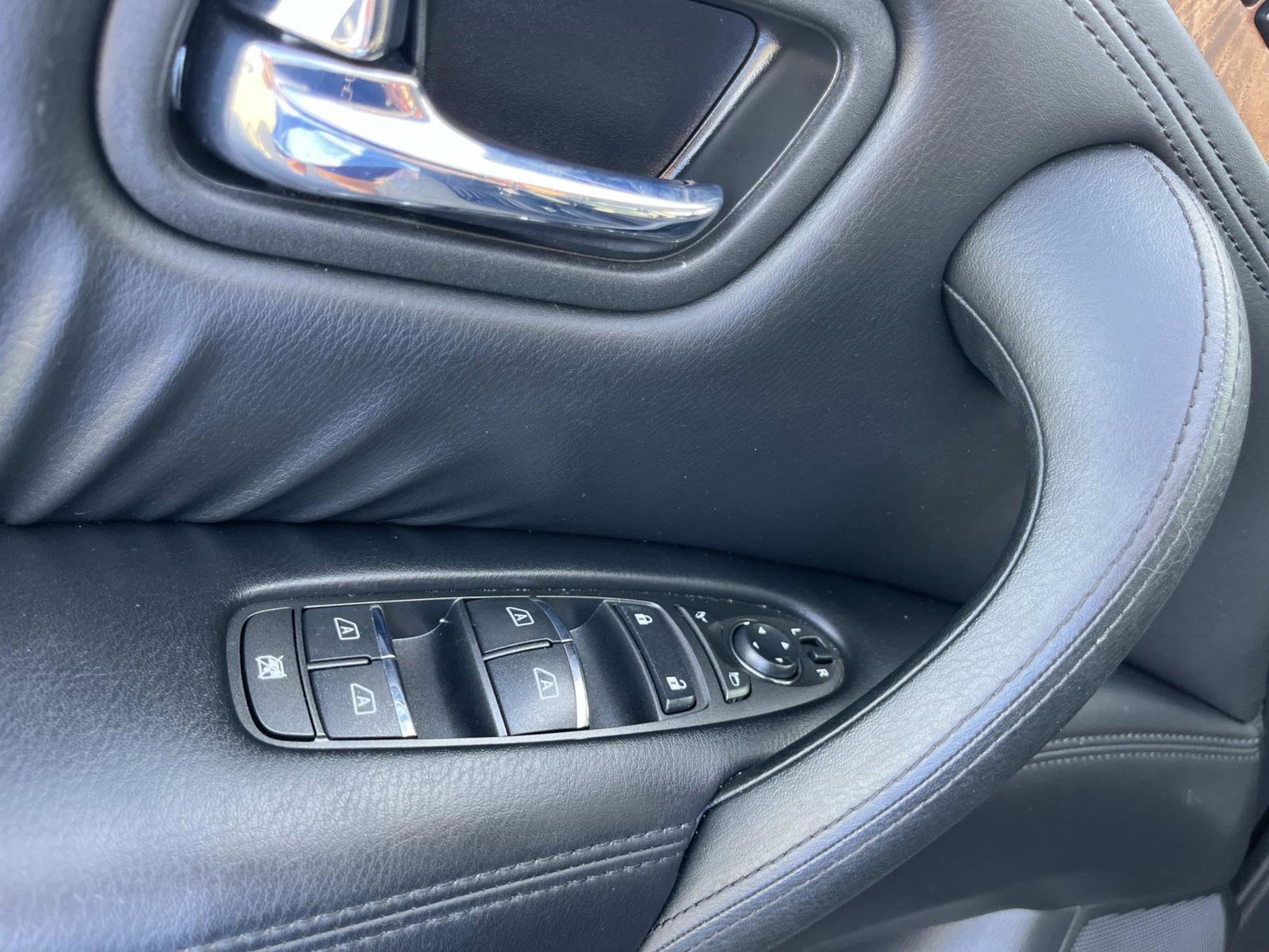 Used 2024 Nissan Armada SL w/ Captain's Chairs Package image 30