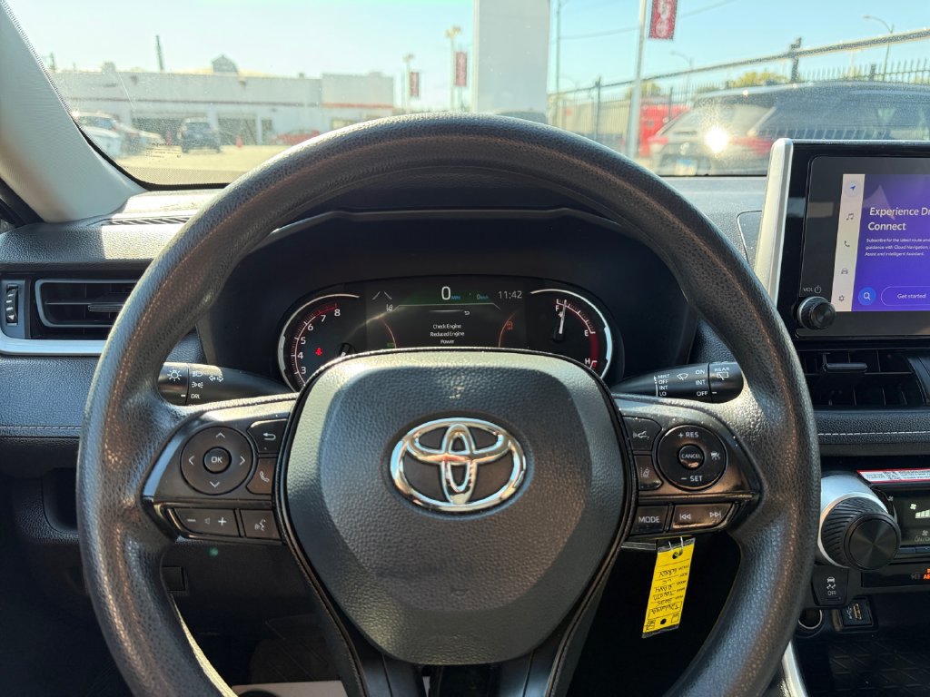 Used 2025 Toyota RAV4 LE AWD/4WD image 32