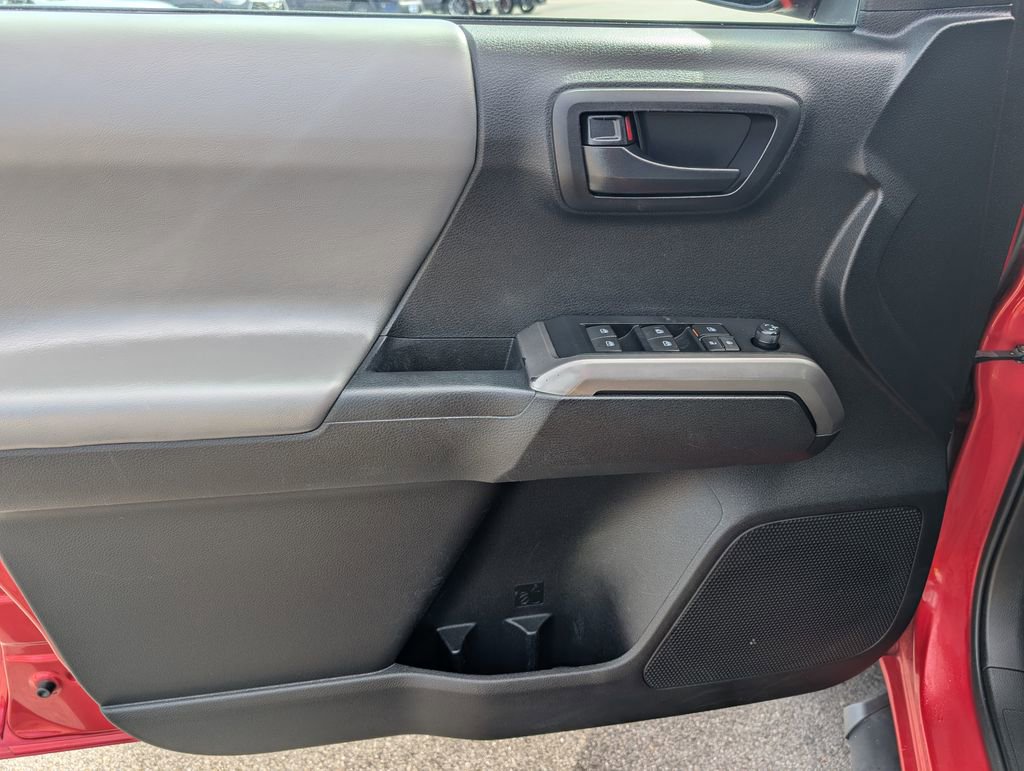 Used 2021 Toyota Tacoma SR5 w/ SR5 Appearance Package (SM) RWD image 15