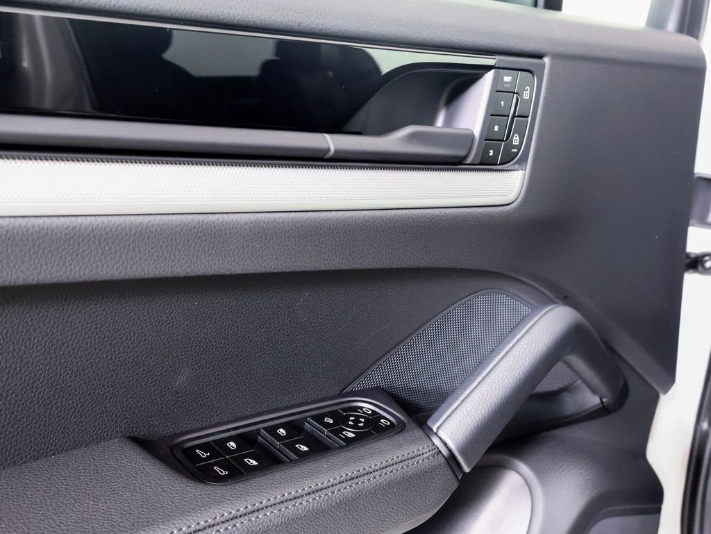 New 2026 Porsche Cayenne image 24