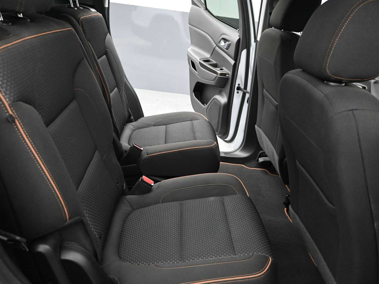 Used 2021 GMC Acadia AT4 image 23