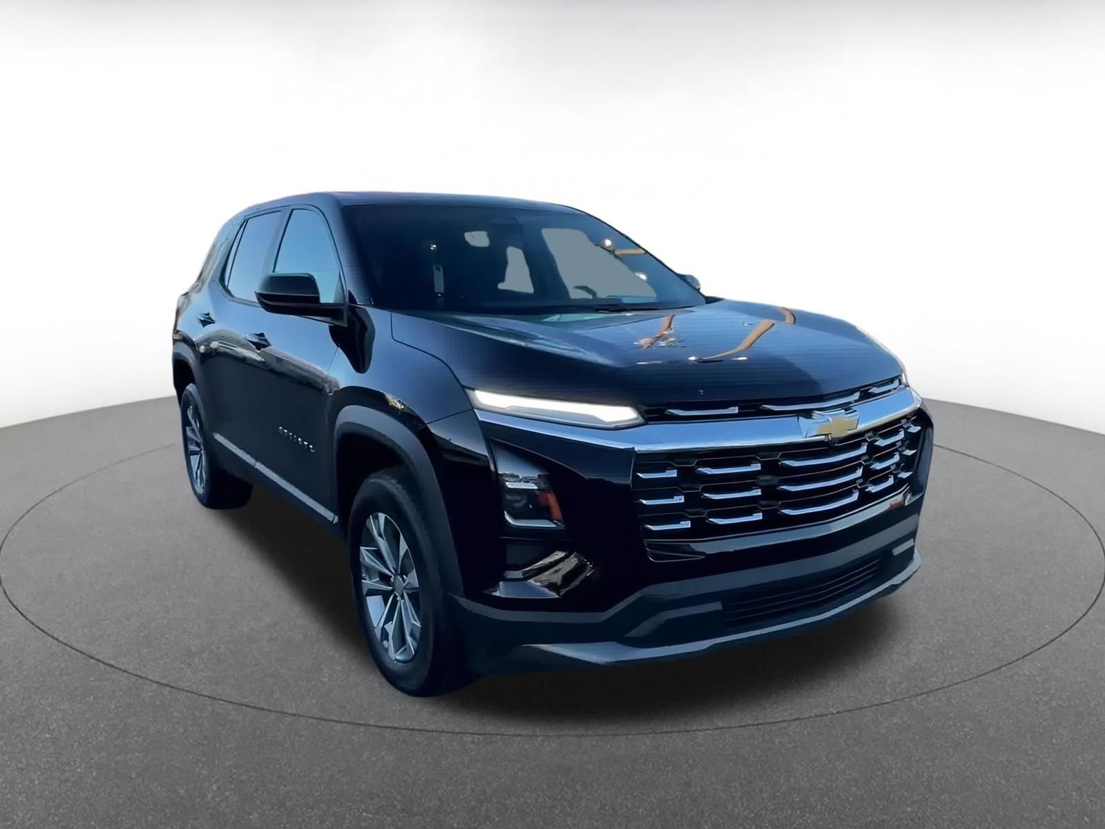 Used 2025 Chevrolet Equinox LT image 3