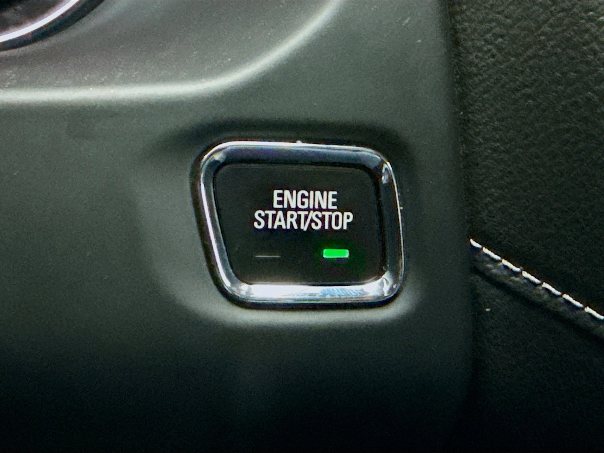 Used 2023 GMC Acadia SLE w/ Driver Convenience Package image 4