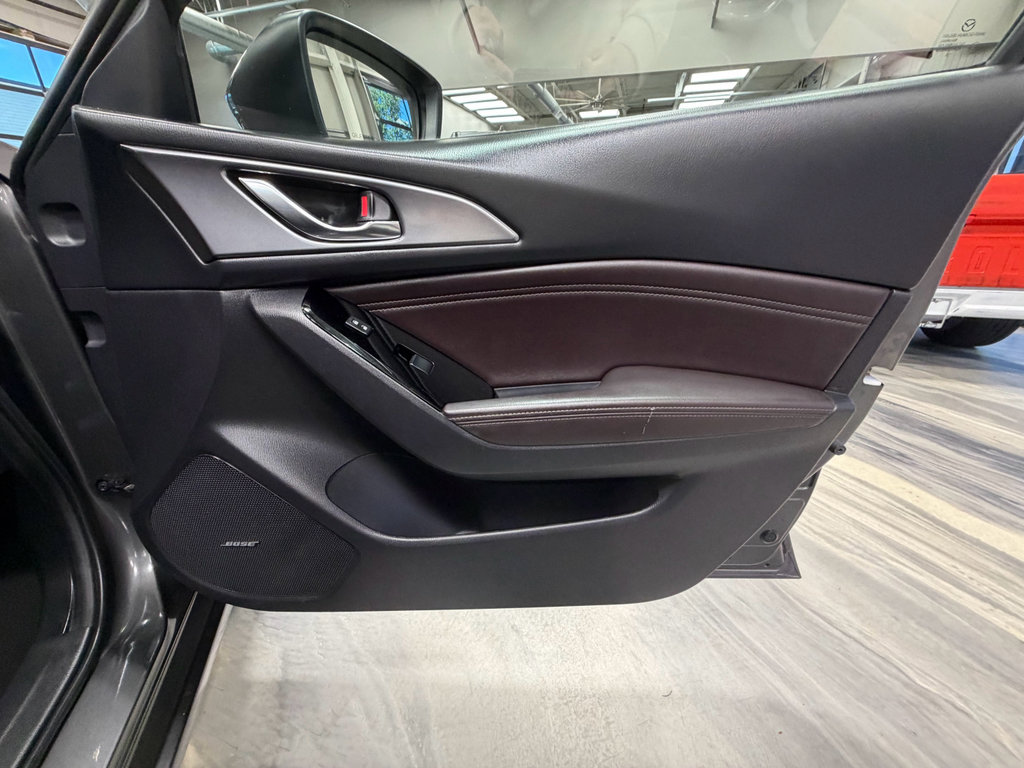 Used 2018 MAZDA MAZDA3 Grand Touring w/ Premium Equipment Package image 41