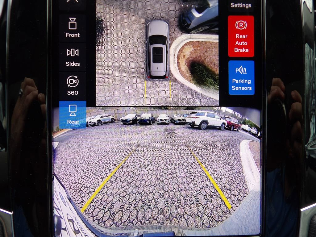 Certified 2024 Volvo XC90 B6 Plus w/ Protection Package Premier image 23