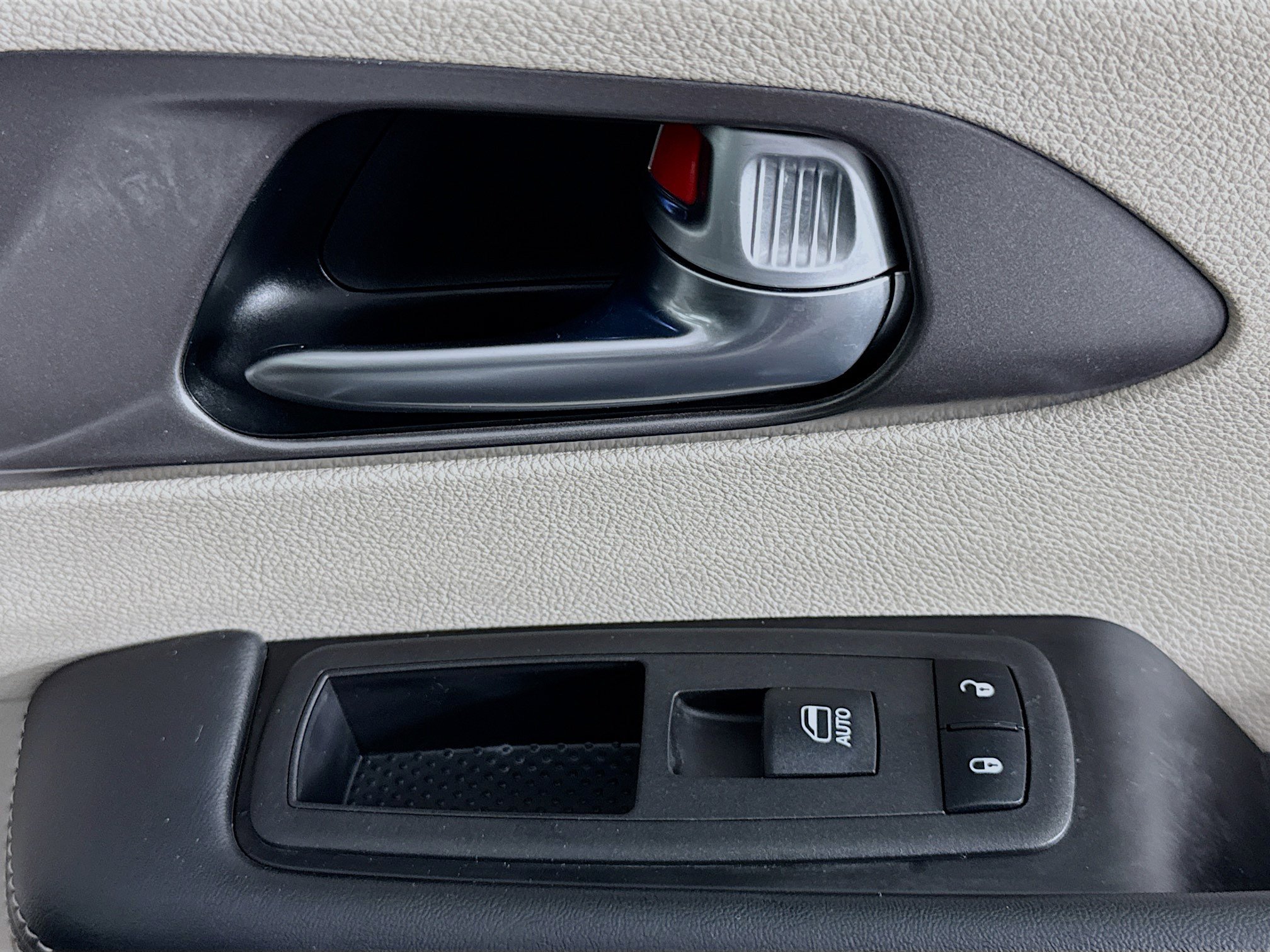 Used 2024 Chrysler Pacifica Touring-L FWD image 30