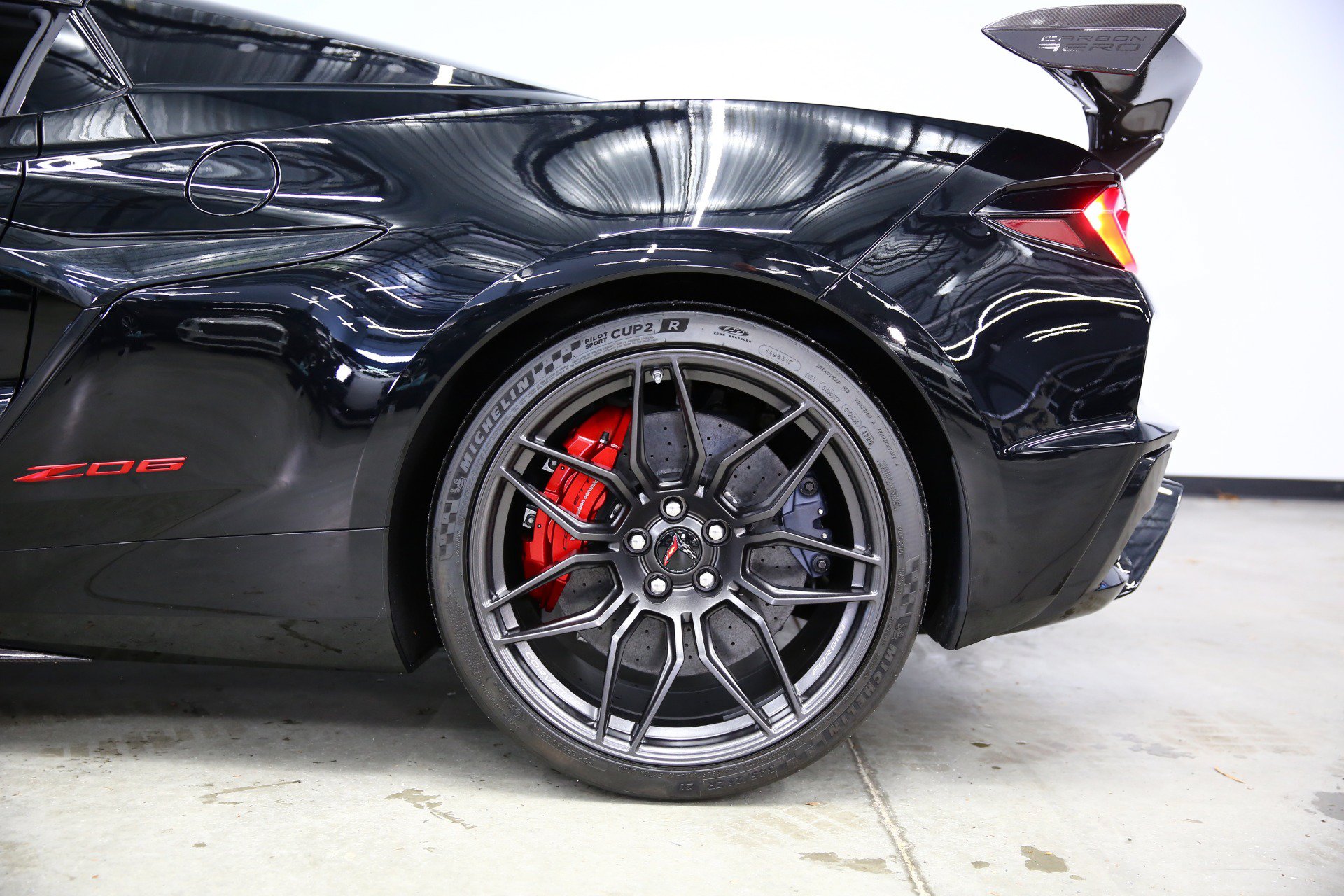 Used 2024 Chevrolet Corvette Z06 w/ Z07 Performance Package RWD image 9