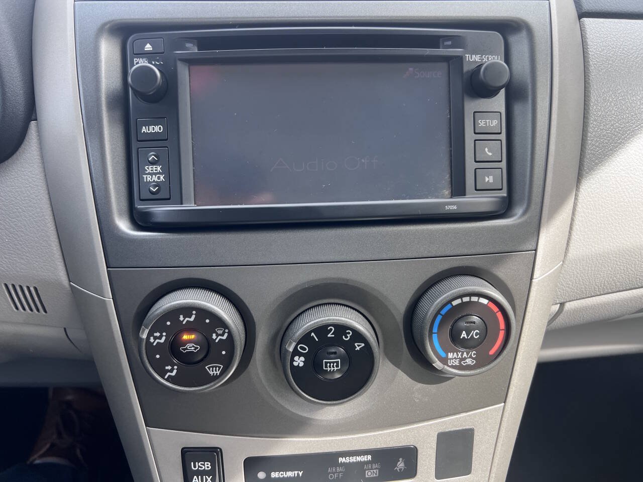 Used 2013 Toyota Corolla LE FWD image 9