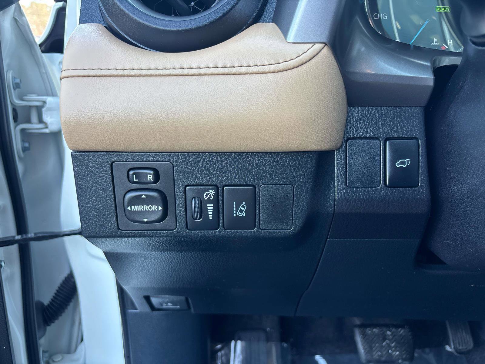 Used 2018 Toyota RAV4 Limited image 17