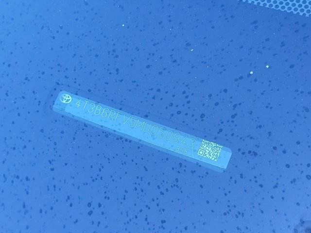 Used 2021 Toyota RAV4 XLE Premium image 13