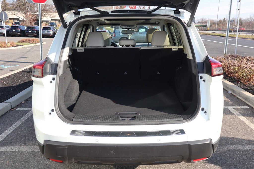 Used 2024 Nissan Rogue SV w/ SV Premium Package image 27