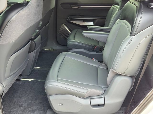 Used 2024 Kia EV9 Light Long Range RWD image 12