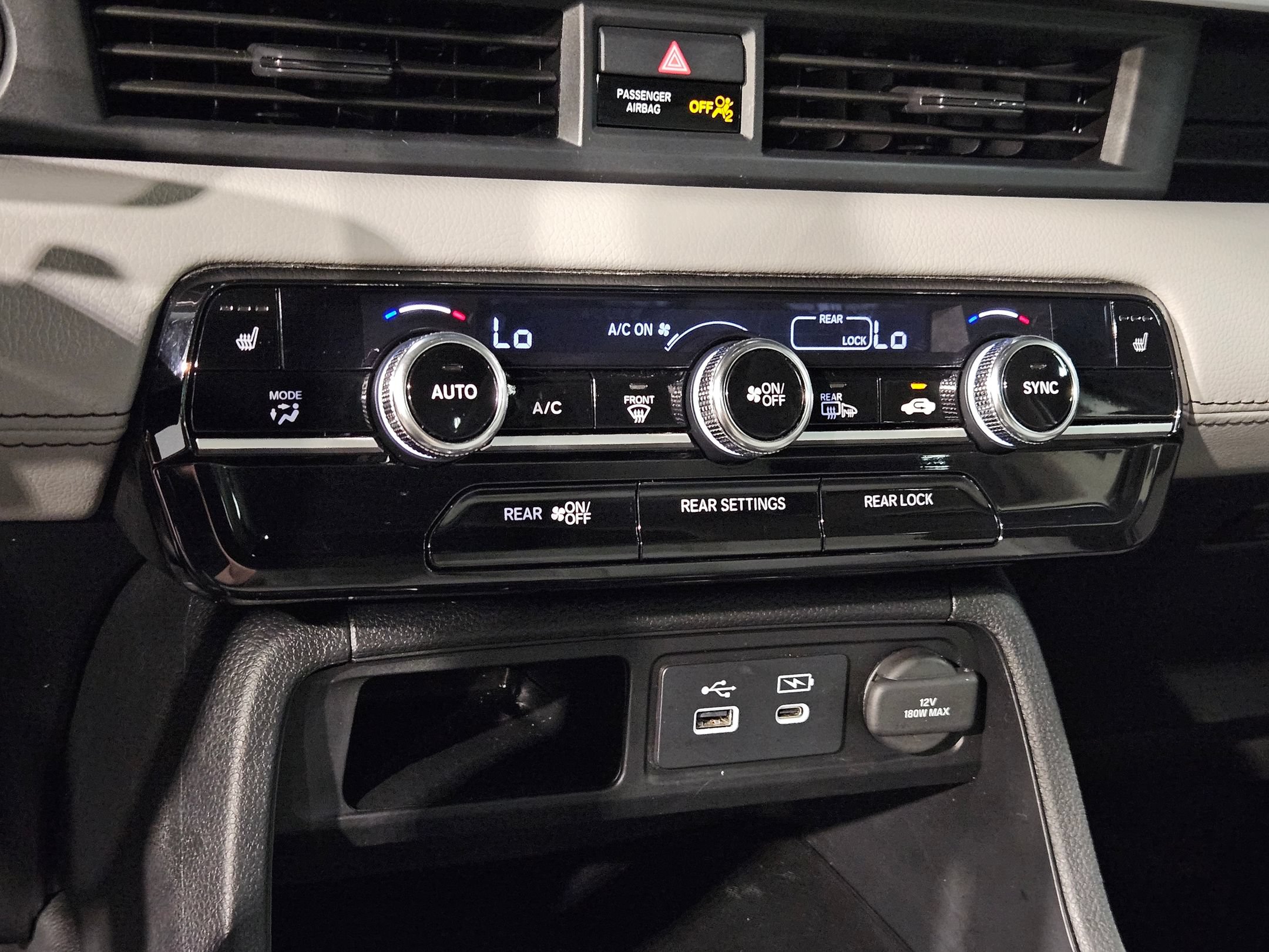 Used 2025 Honda Pilot Touring image 32