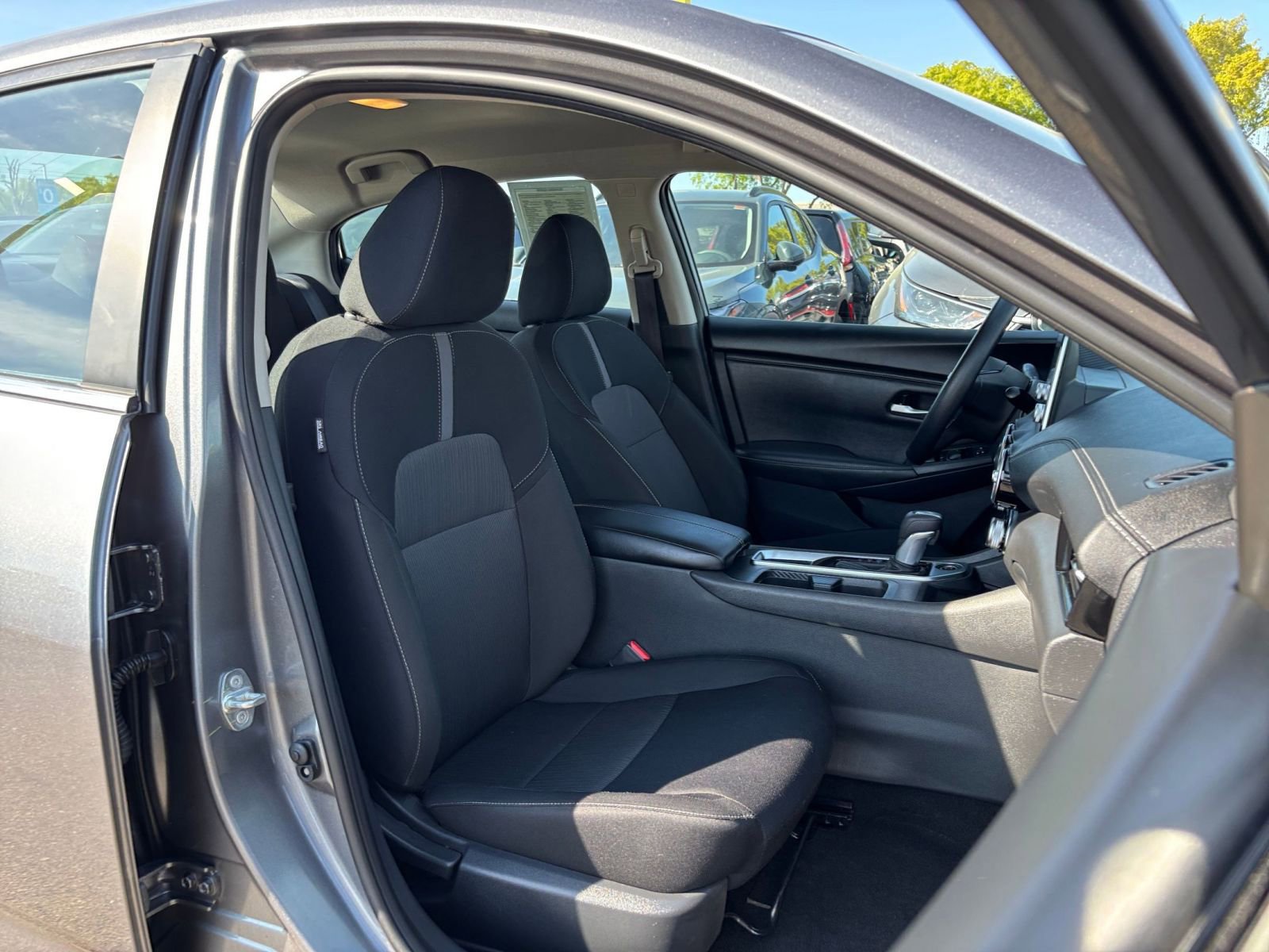 Used 2025 Nissan Sentra SV image 34