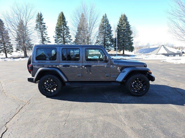 Used 2025 Jeep Wrangler Sahara image 7