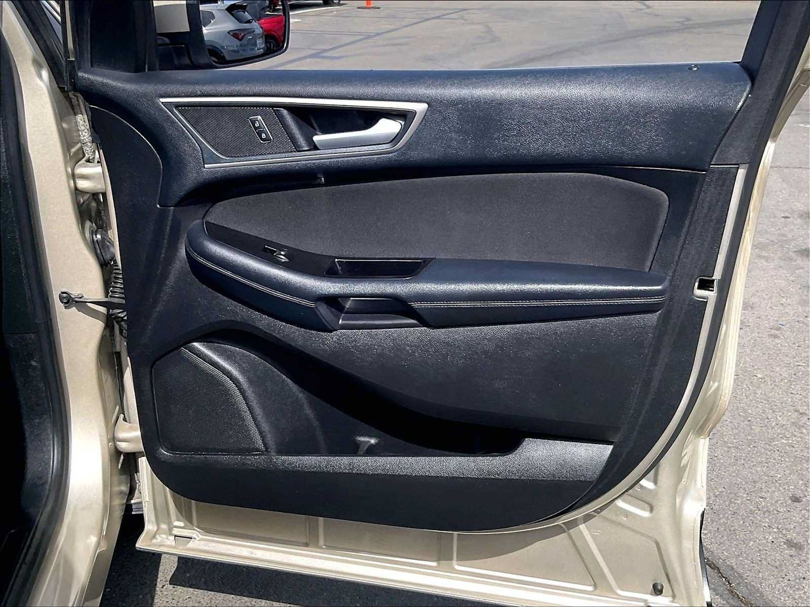 Used 2018 Ford Edge SEL FWD image 25