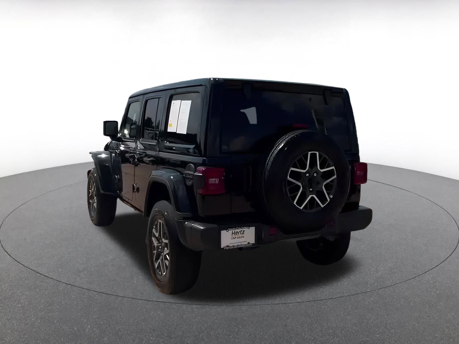 Used 2025 Jeep Wrangler Sahara image 14