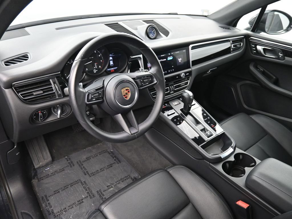 Certified 2023 Porsche Macan AWD/4WD image 4