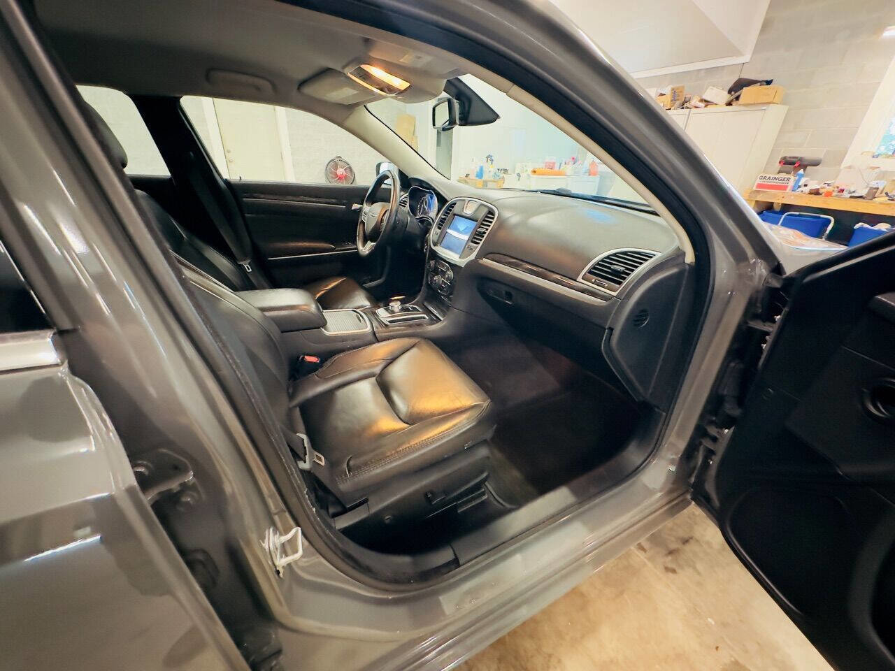 Used 2018 Chrysler 300 Touring L AWD/4WD image 14