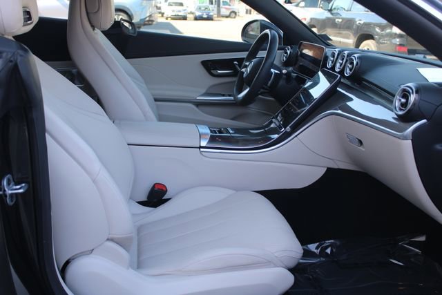 Used 2024 Mercedes-Benz CLE 450 4MATIC Cabriolet image 39