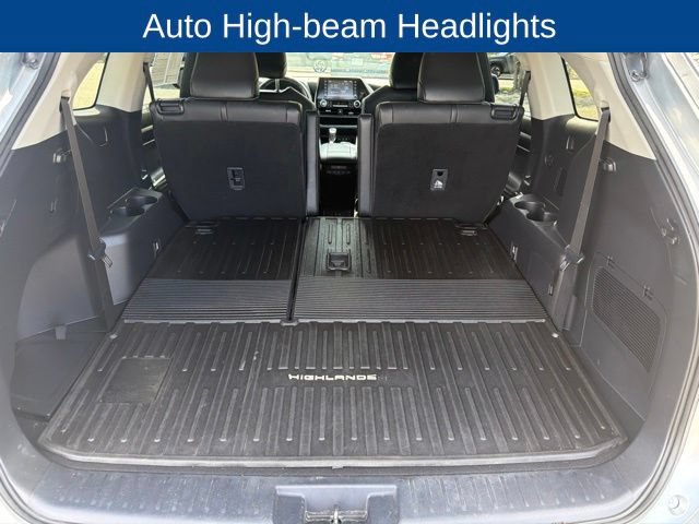 Used 2021 Toyota Highlander XLE AWD/4WD image 10