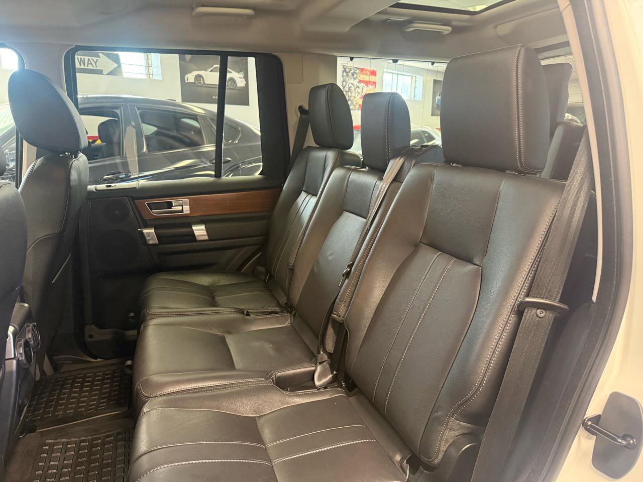 Used 2016 Land Rover LR4 HSE Silver Edition AWD/4WD image 34
