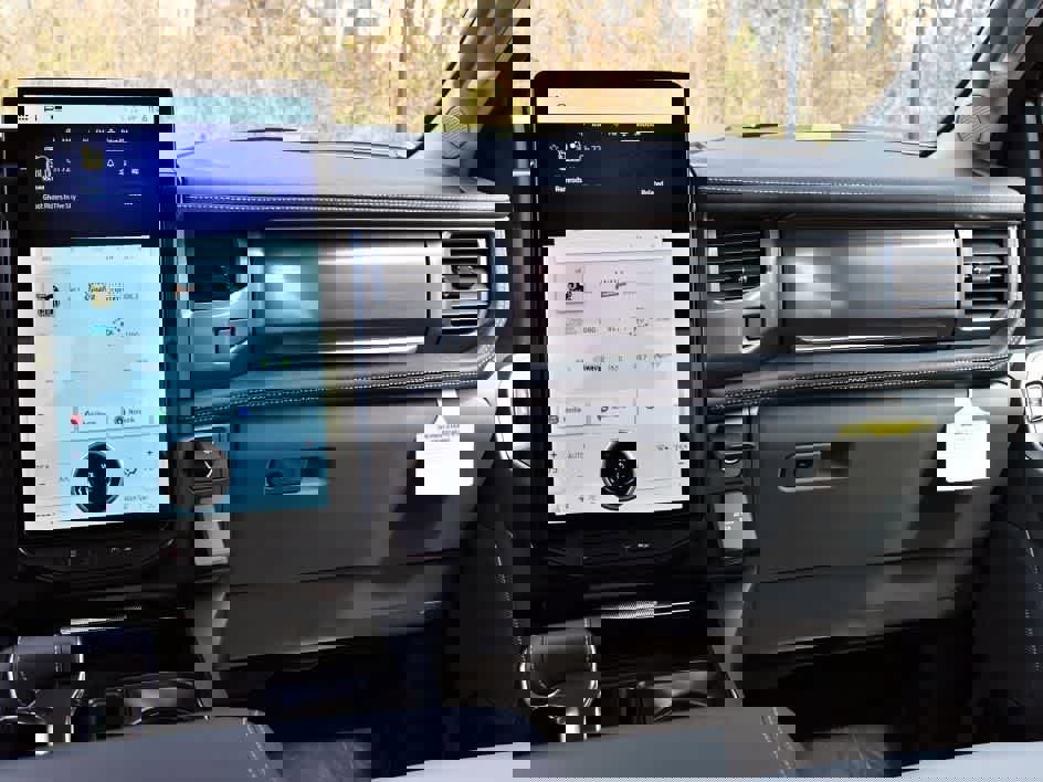 New 2025 Ford F150 Lightning Flash image 32