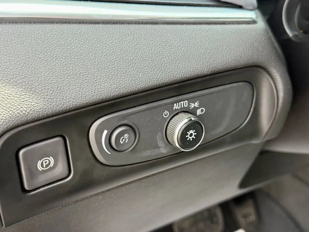 Used 2018 Buick Enclave Essence AWD/4WD image 26