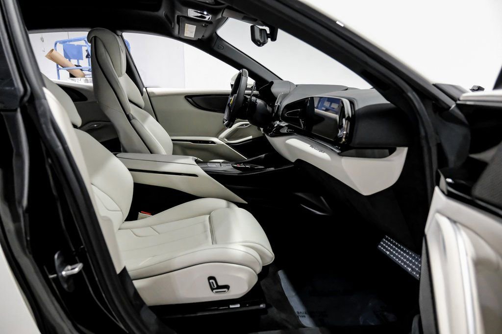 Used 2025 Ferrari Purosangue image 32