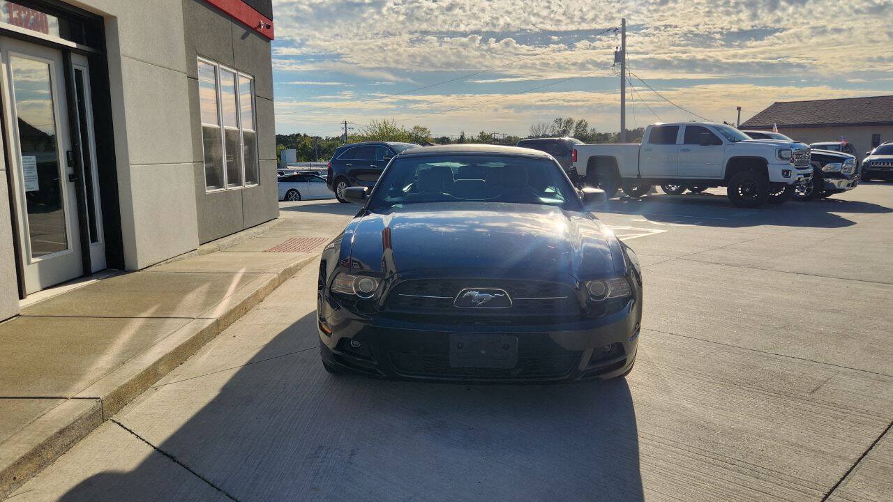 Used 2013 Ford Mustang Premium RWD image 9