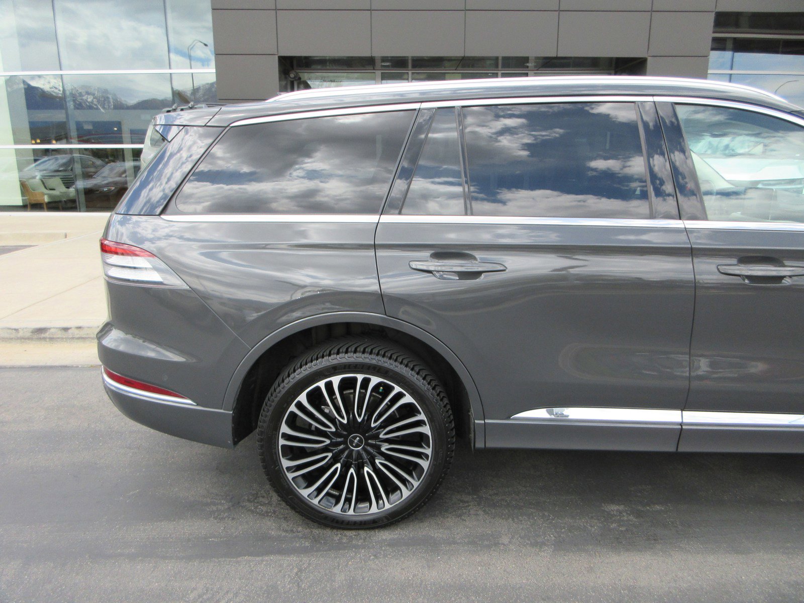 Used 2021 Lincoln Aviator Black Label w/ Dynamic Handling Package AWD/4WD image 11