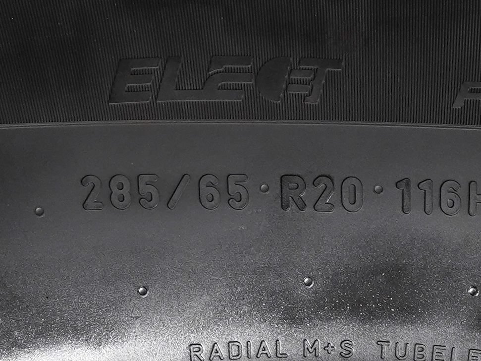 Used 2024 Tesla Cybertruck AWD Crew Cab image 34